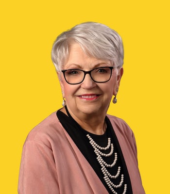 Portrait of Linda Ray, Broker/Agent.